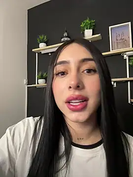 isabella jade online show from February 4, 2026, 7:53 pm