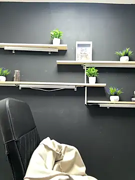 isabella jade online show from November 21, 2025, 11:53 am