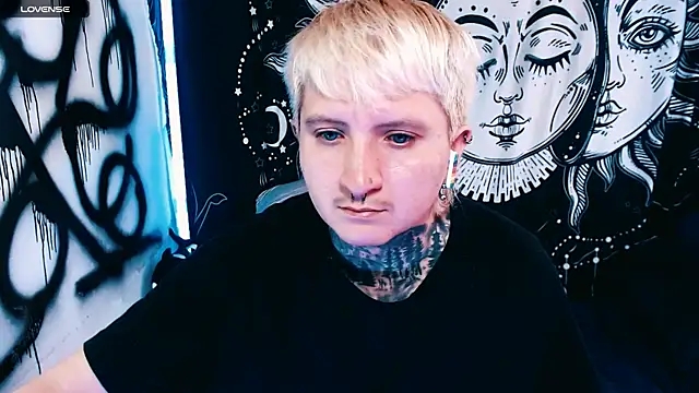 Marieblueeyes online show from May 28, 2026, 2:56 pm