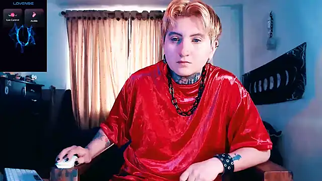 Marieblueeyes online show from November 26, 2025, 3:12 pm