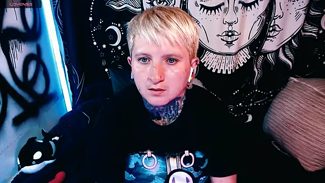Marieblueeyes online show from May 16, 2026, 2:21 am