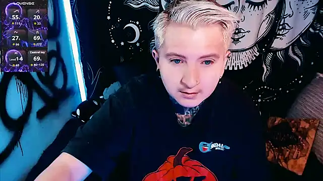 Marieblueeyes online show from May 10, 2026, 1:53 am