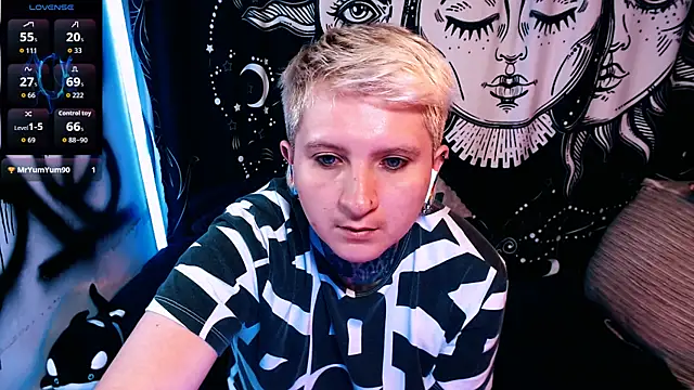 Marieblueeyes online show from May 15, 2026, 4:54 am