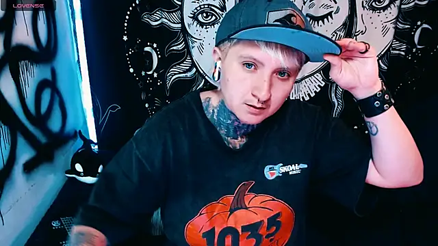 Marieblueeyes online show from May 27, 2026, 7:54 pm
