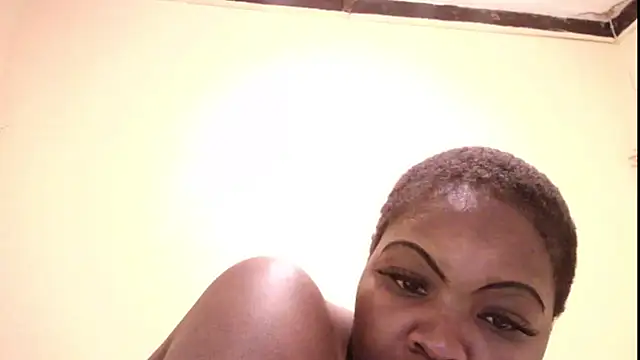 Snapshot of Queen_BootyXXX chatting on June 24, 2026, 2:43 am Queen BootyXXX online show from June 24, 2026, 2:43 am