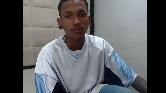 Snapshot of ManSant chatting on February 13, 2025, 2:31 pm ManSant online show from February 13, 2025, 2:31 pm