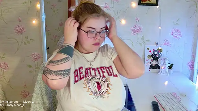 sinnamon  online show from November 29, 2025, 12:27 pm