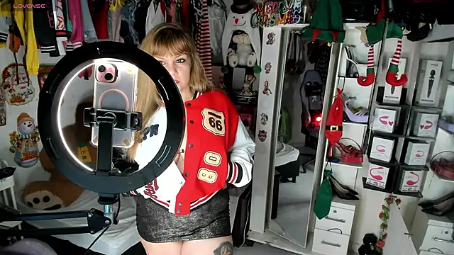 Snapshot of allsson_queen chatting on January 5, 2026, 10:02 pm allsson queen online show from January 5, 2026, 10:02 pm