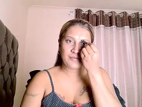 Snapshot of eroticbeauty37 chatting on April 10, 2026, 11:17 am eroticbeauty37 online show from April 10, 2026, 11:17 am