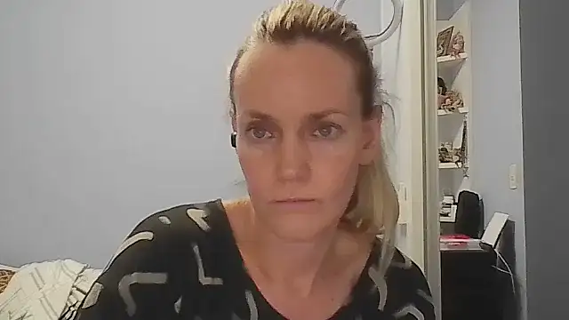 Snapshot of Annylove1 chatting on February 11, 2026, 12:10 am Annylove1 online show from February 11, 2026, 12:10 am