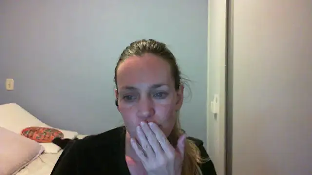 Annylove1 online show from October 19, 2025, 12:24 am