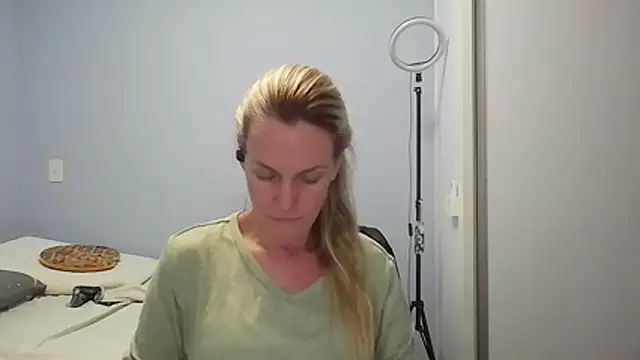 Annylove1 online show from April 11, 2026, 12:29 am