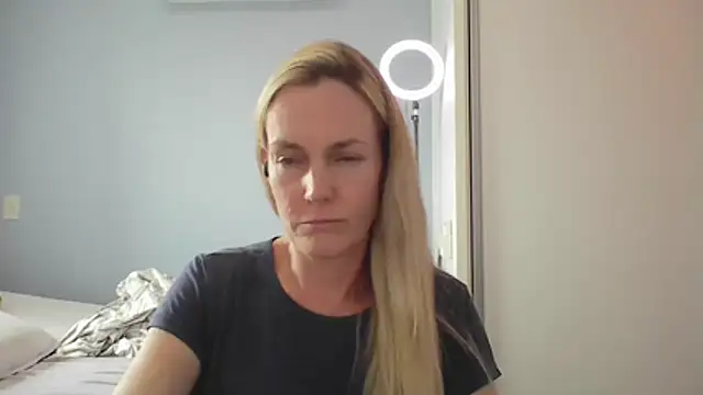 Snapshot of Annylove1 chatting on January 15, 2026, 3:48 pm Annylove1 online show from January 15, 2026, 3:48 pm