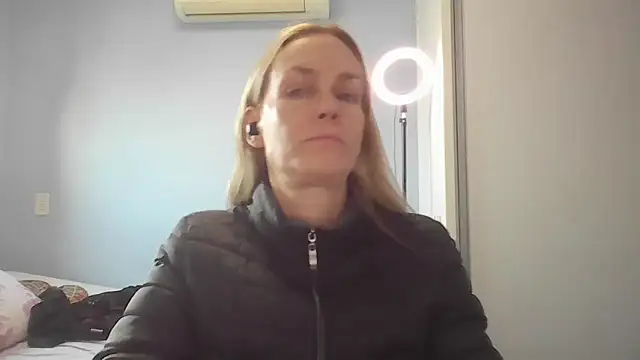 Annylove1 online show from May 12, 2026, 10:43 am