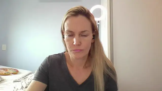 Snapshot of Annylove1 chatting on February 12, 2026, 10:48 am Annylove1 online show from February 12, 2026, 10:48 am