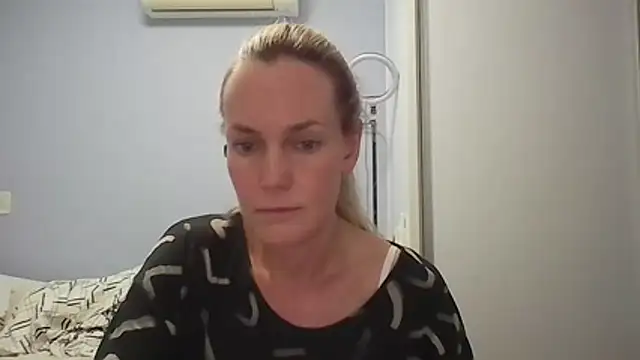 Snapshot of Annylove1 chatting on February 2, 2026, 12:20 am Annylove1 online show from February 2, 2026, 12:20 am