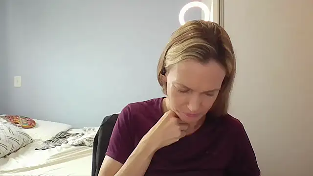 Snapshot of Annylove1 chatting on February 5, 2026, 10:55 am Annylove1 online show from February 5, 2026, 10:55 am