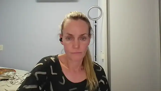 Snapshot of Annylove1 chatting on February 13, 2026, 12:10 am Annylove1 online show from February 13, 2026, 12:10 am