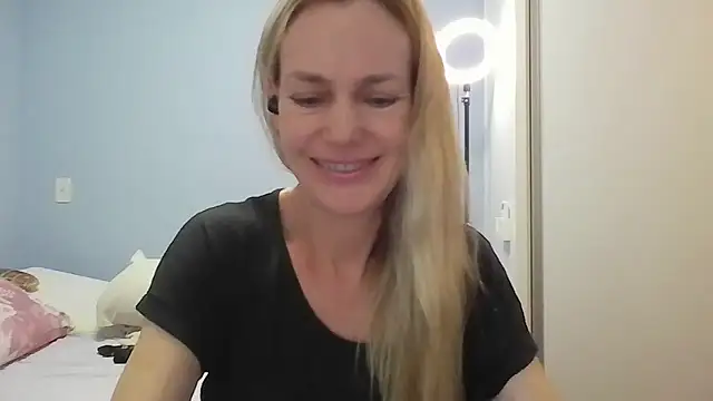 Annylove1 online show from April 15, 2026, 12:32 pm