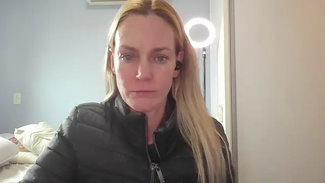 Annylove1 online show from May 22, 2026, 4:27 pm