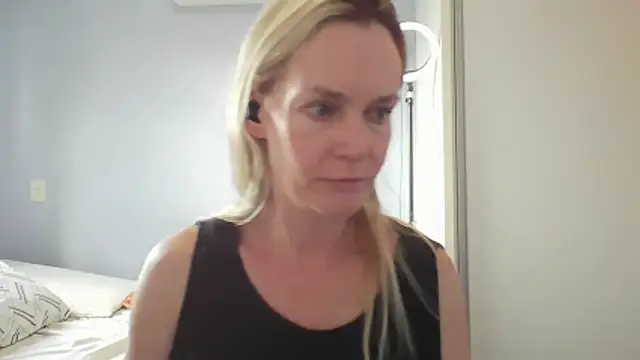 Snapshot of Annylove1 chatting on February 16, 2026, 7:01 pm Annylove1 online show from February 16, 2026, 7:01 pm