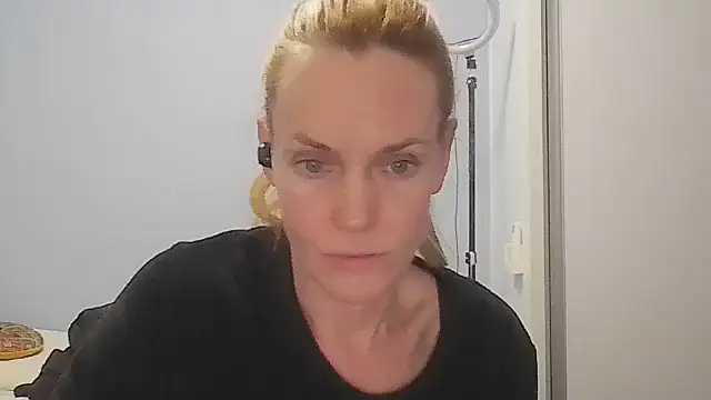 Annylove1 online show from May 20, 2026, 12:07 am