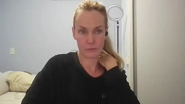 Annylove1 online show from May 25, 2026, 12:10 am