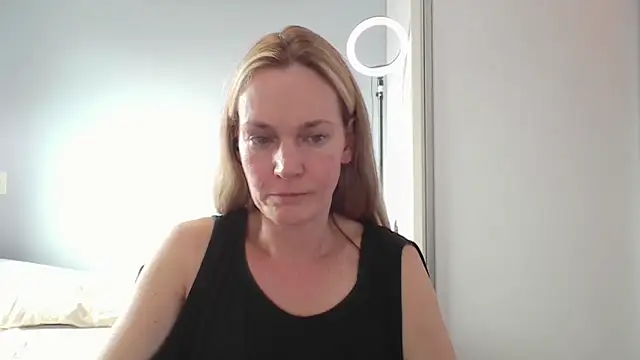 Snapshot of Annylove1 chatting on February 18, 2026, 6:48 pm Annylove1 online show from February 18, 2026, 6:48 pm