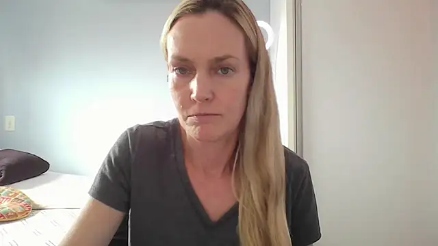 Snapshot of Annylove1 chatting on February 4, 2026, 4:46 pm Annylove1 online show from February 4, 2026, 4:46 pm