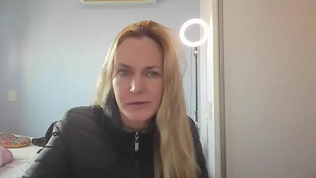 Annylove1 online show from May 14, 2026, 12:24 pm
