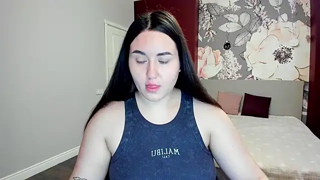 Snapshot of Roxie_Bradley chatting on February 9, 2026, 6:44 am Roxie Bradley online show from February 9, 2026, 6:44 am