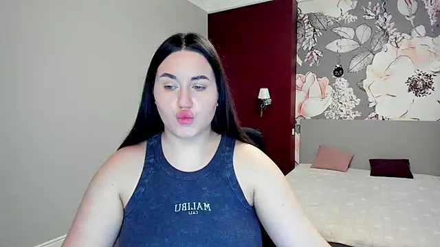 Snapshot of Roxie_Bradley chatting on February 3, 2026, 6:40 am Roxie Bradley online show from February 3, 2026, 6:40 am