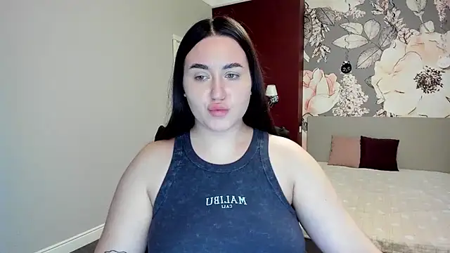 Snapshot of Roxie_Bradley chatting on February 4, 2026, 6:41 am Roxie Bradley online show from February 4, 2026, 6:41 am