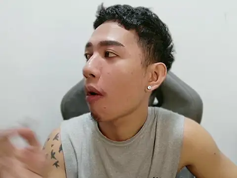 xlovercum online show from February 11, 2026, 8:36 am