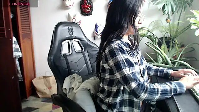 cat salo online show from March 26, 2026, 4:49 pm