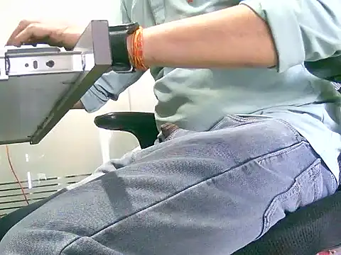 kavipanty online show from April 28, 2026, 11:03 am