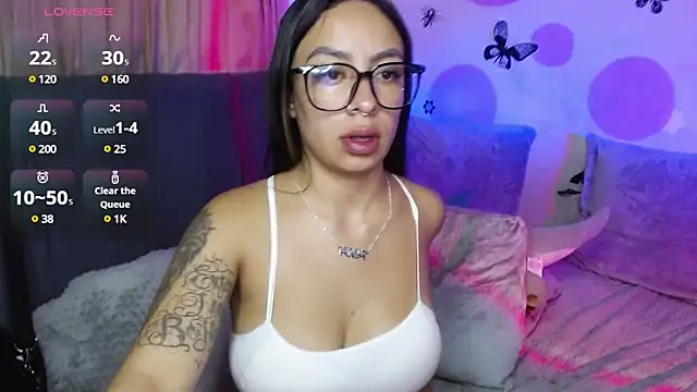 Snapshot of Cata_cortes chatting on February 21, 2025, 6:07 am Cata cortes online show from February 21, 2025, 6:07 am