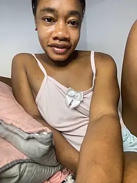 Snapshot of _yisela_ chatting on February 7, 2026, 1:35 am yisela online show from February 7, 2026, 1:35 am