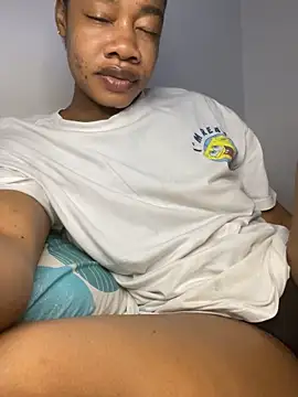 Snapshot of _yisela_ chatting on April 4, 2026, 10:27 pm yisela online show from April 4, 2026, 10:27 pm