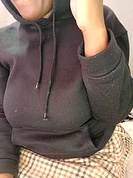 Snapshot of BeejayLoverxx chatting on October 20, 2025, 7:09 am BeejayLoverxx online show from October 20, 2025, 7:09 am