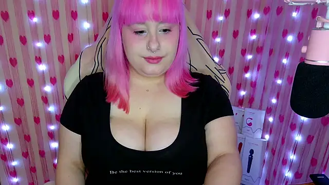 Snapshot of StrawberryPleasure chatting on June 7, 2026, 2:28 am StrawberryPleasure online show from June 7, 2026, 2:28 am
