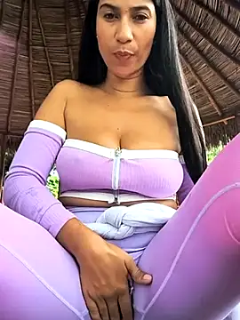 Snapshot of lady-rosse chatting on March 7, 2025, 2:34 pm lady-rosse online show from March 7, 2025, 2:34 pm