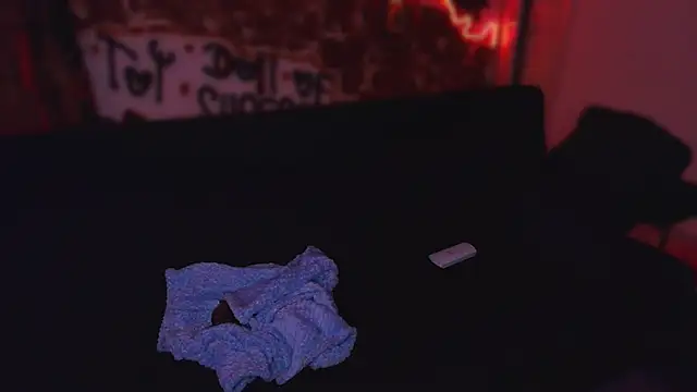 Laura takint online show from November 7, 2025, 9:30 pm