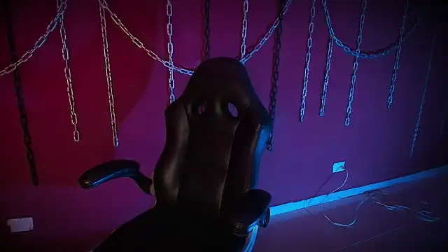 Laura takint online show from March 6, 2025, 4:07 pm