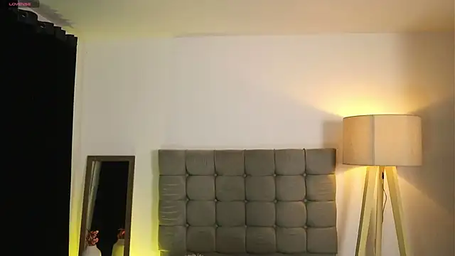 Valeriestyle online show from March 18, 2025, 4:51 am