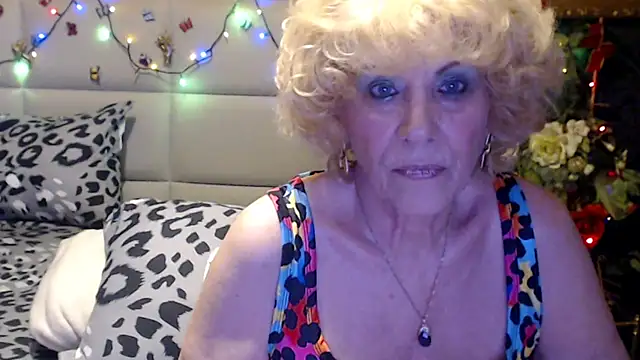 HappyWomanOn online show from April 25, 2026, 6:16 pm
