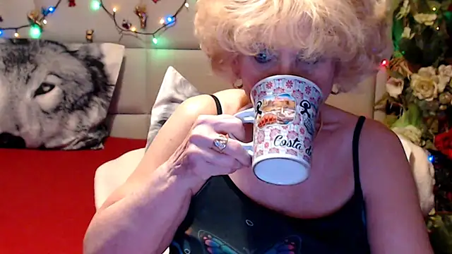 HappyWomanOn online show from May 26, 2026, 9:18 am