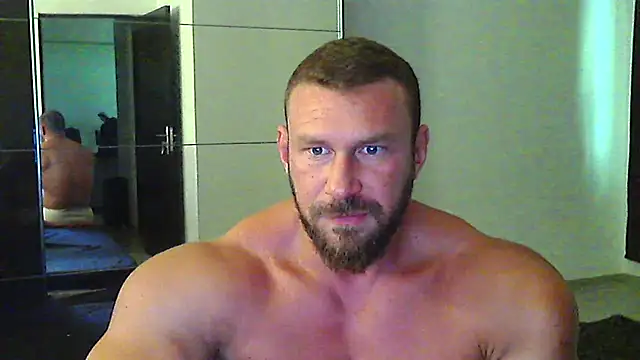 muscularkevin online show from July 15, 2026, 1:29 pm