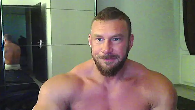 muscularkevin online show from May 28, 2026, 3:58 am