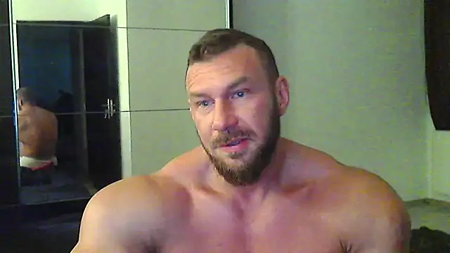 muscularkevin online show from May 24, 2026, 3:39 am